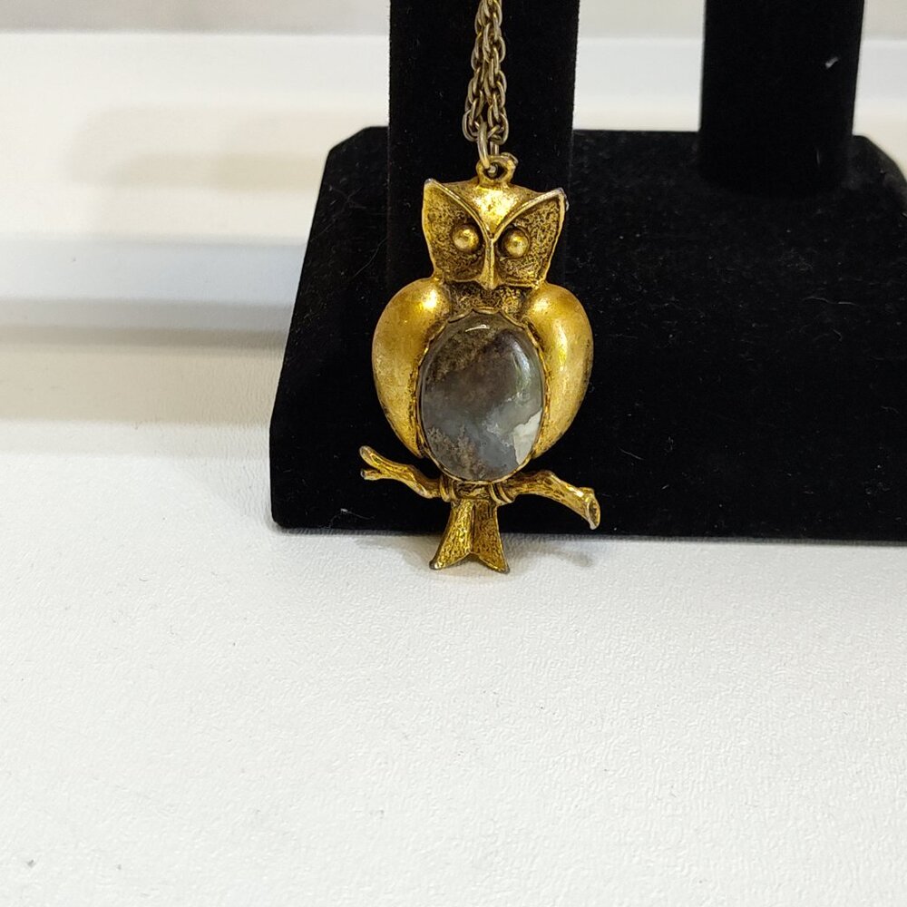 Owl Pendant Agate Stone Cabochon Necklace 24" Triple Link Chain Circa 1970s VTG